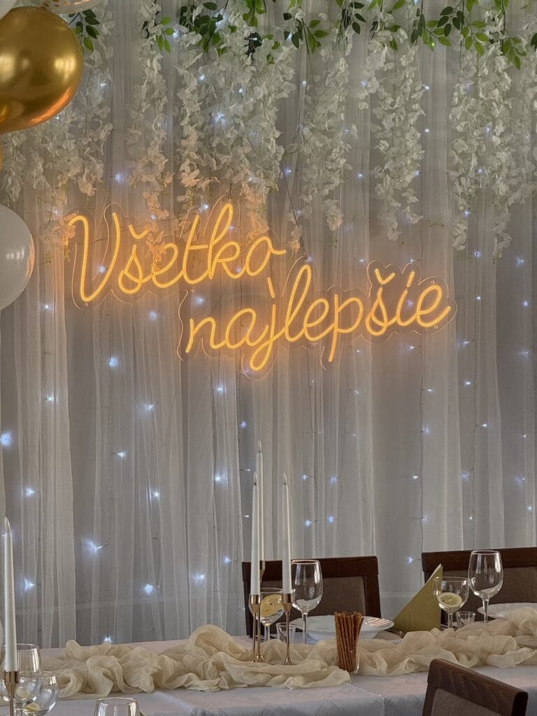 neonovy napis na oslavu